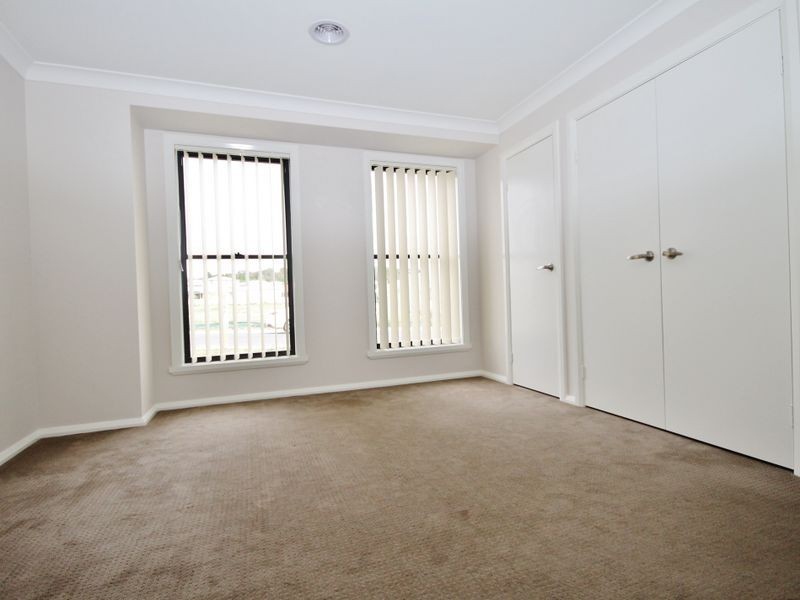 12 Amber Close, Bathurst NSW 2795