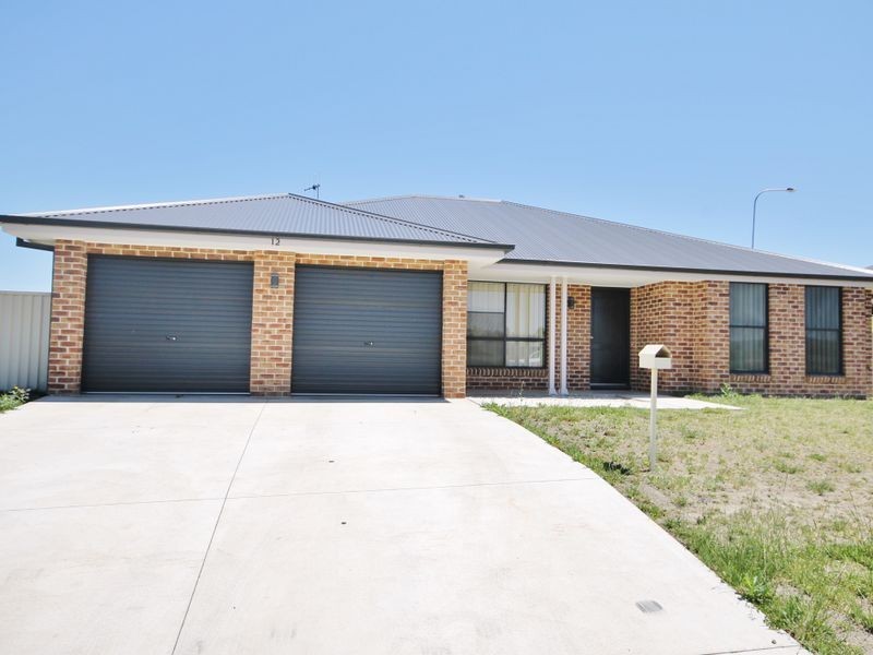 12 Amber Close, Bathurst NSW 2795
