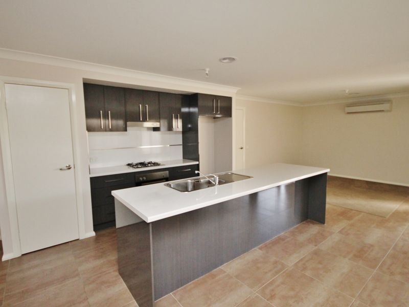 12 Amber Close, Bathurst NSW 2795