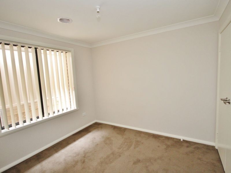 12 Amber Close, Bathurst NSW 2795