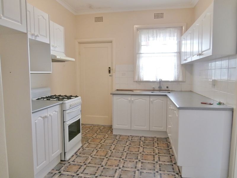 252 Lambert Street, Bathurst NSW 2795