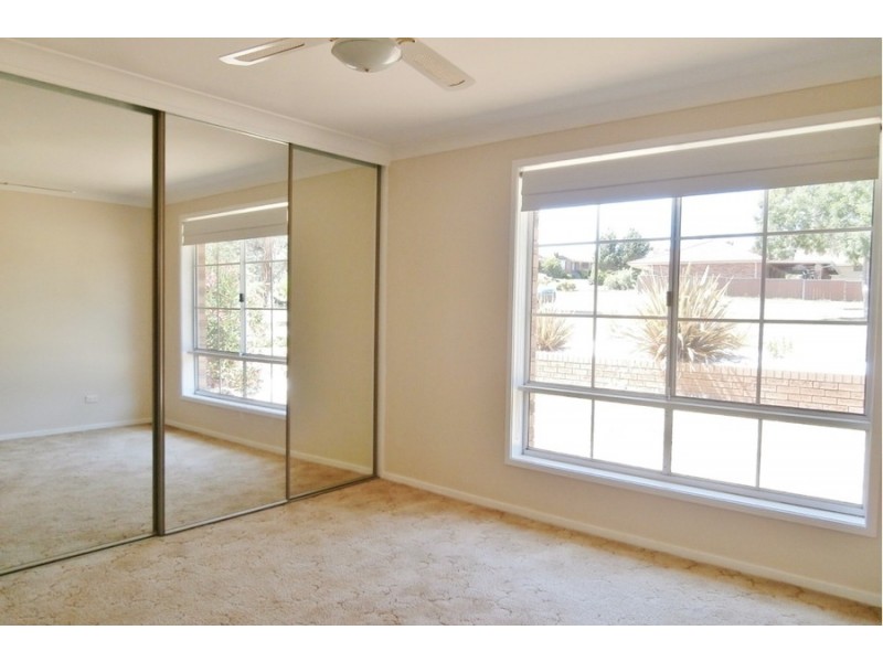 14 Swanbrooke Street, Bathurst NSW 2795