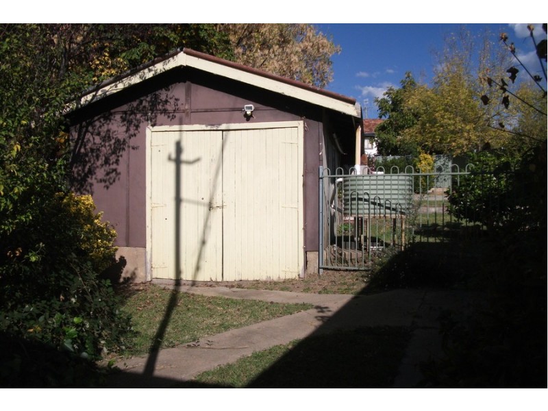 36 Kelly Crescent, Bathurst NSW 2795