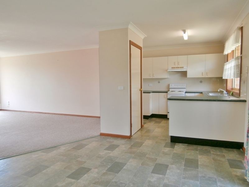 11 Bayliss Street, Bathurst NSW 2795