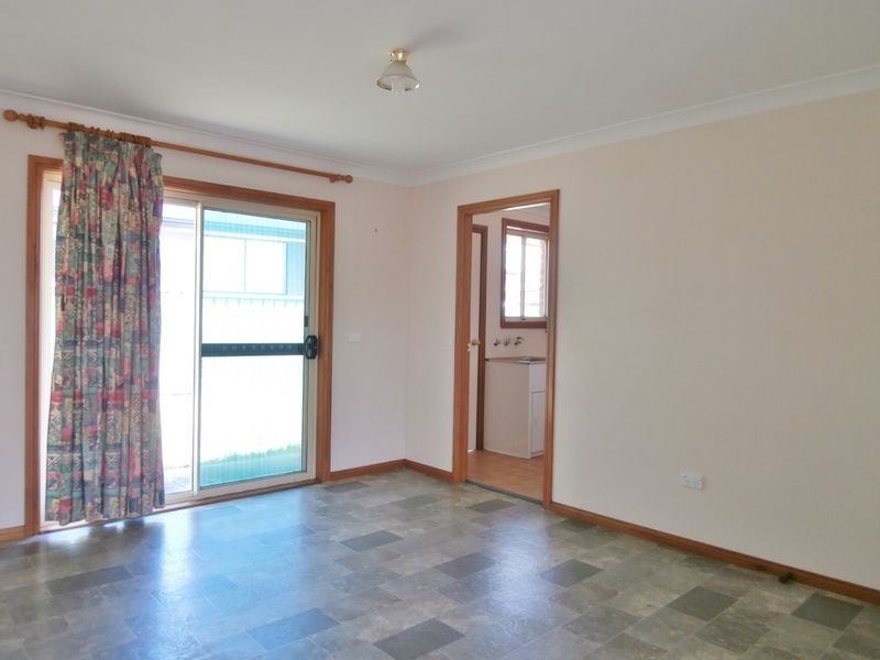 11 Bayliss Street, Bathurst NSW 2795