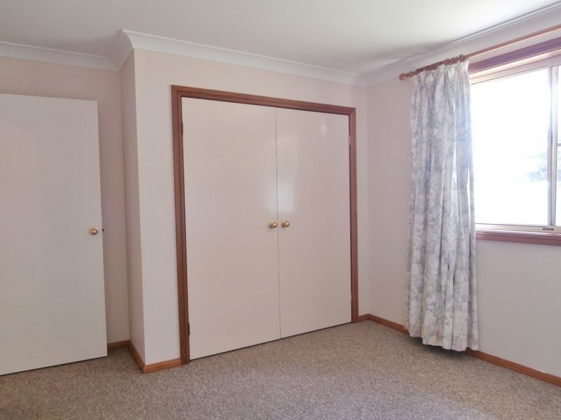 11 Bayliss Street, Bathurst NSW 2795