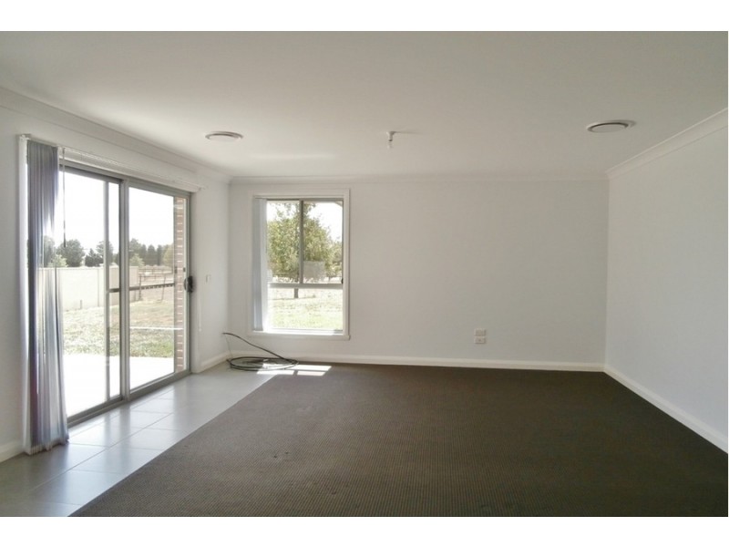 7 Mendel Drive, Bathurst NSW 2795