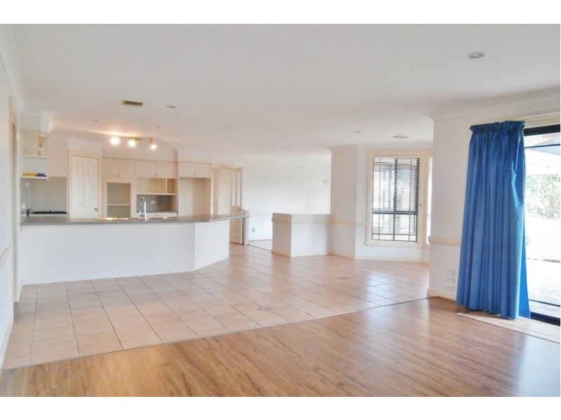 4 Lindens Close, Bathurst NSW 2795