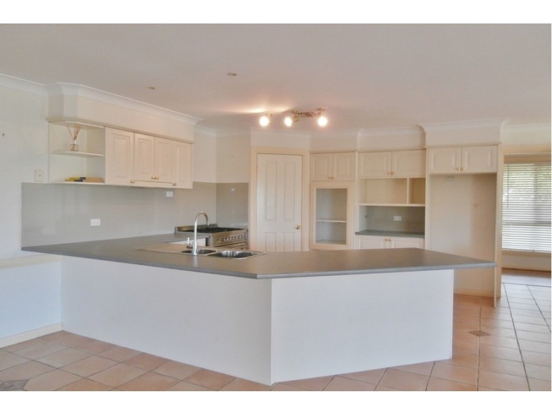 4 Lindens Close, Bathurst NSW 2795