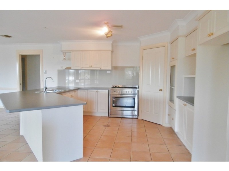 4 Lindens Close, Bathurst NSW 2795