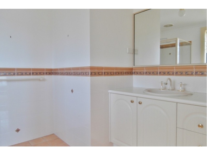 4 Lindens Close, Bathurst NSW 2795