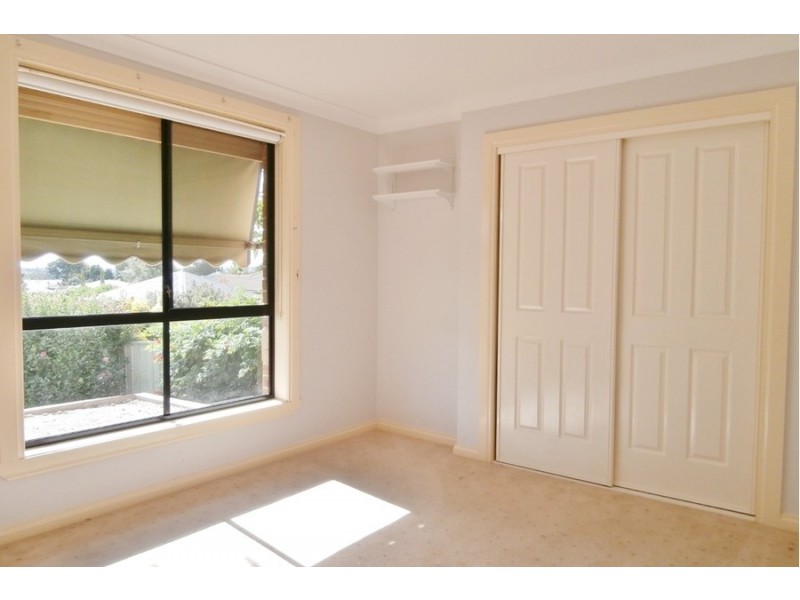 4 Lindens Close, Bathurst NSW 2795