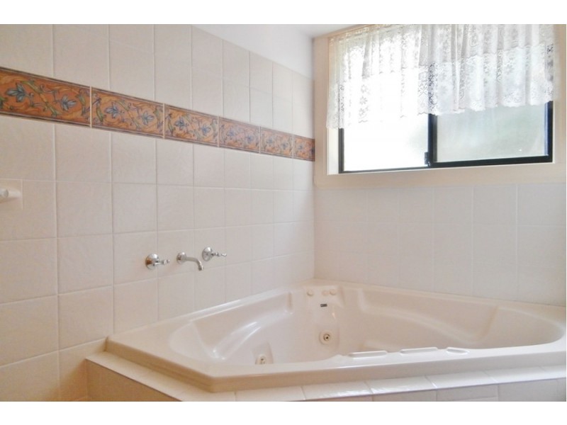 4 Lindens Close, Bathurst NSW 2795