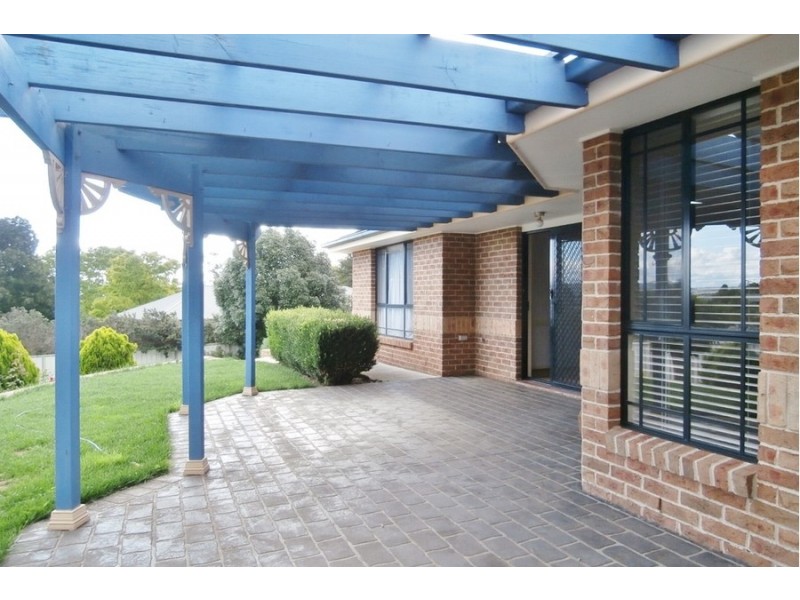 4 Lindens Close, Bathurst NSW 2795