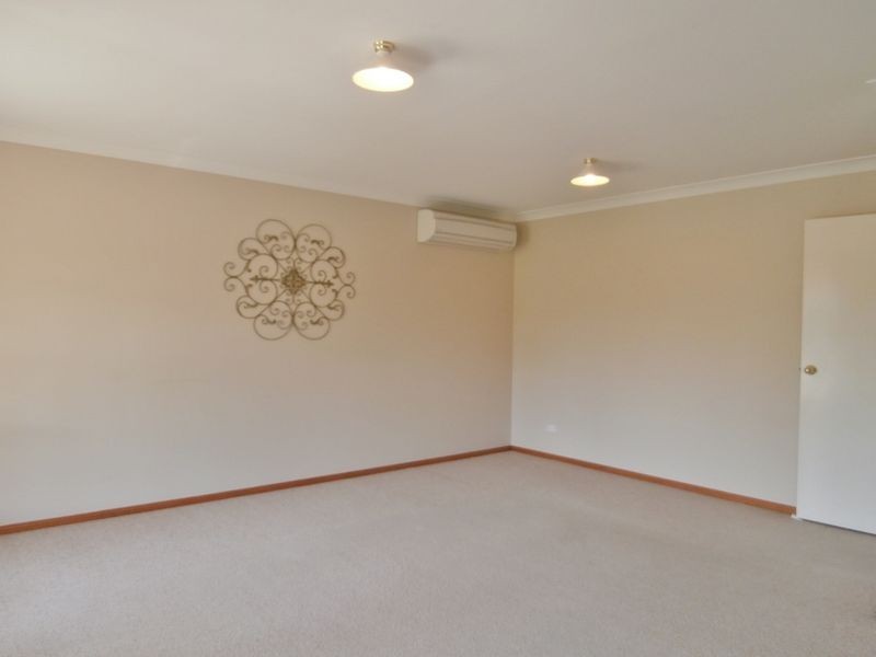 6 Wray Place, Bathurst NSW 2795