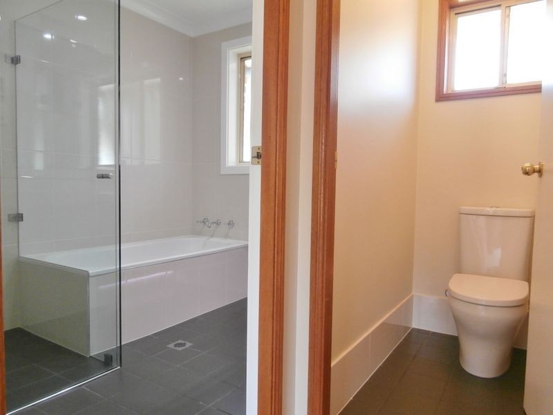 6 Wray Place, Bathurst NSW 2795