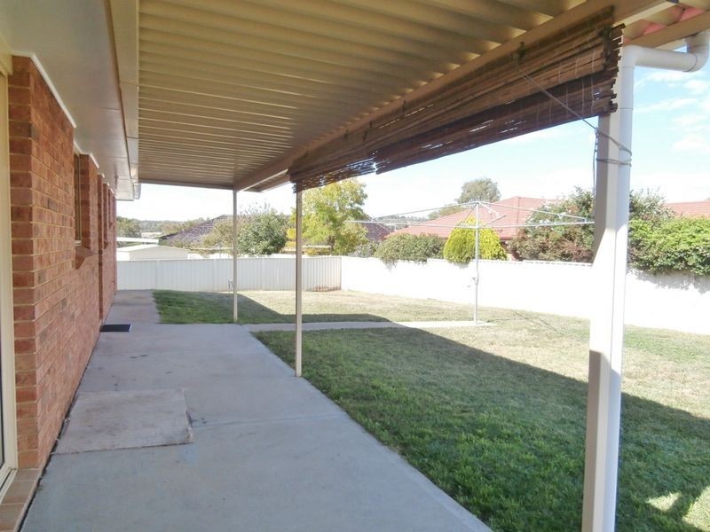6 Wray Place, Bathurst NSW 2795