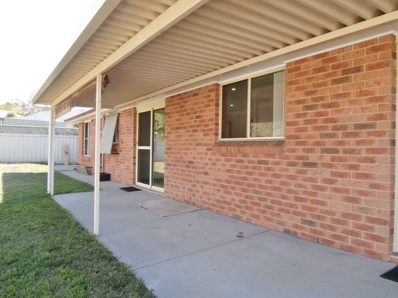 6 Wray Place, Bathurst NSW 2795