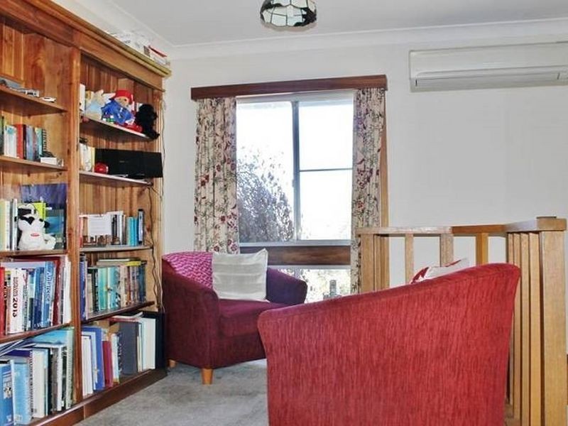 9 Alpugi Place, Bathurst NSW 2795