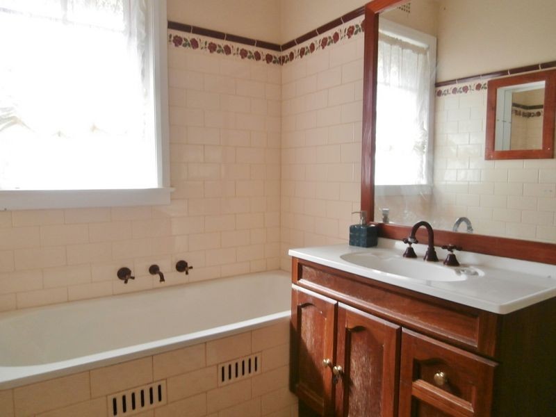 258 Lambert Street, Bathurst NSW 2795