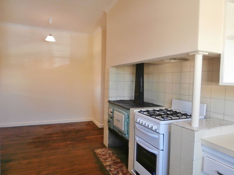 277 Peel Street, Bathurst NSW 2795