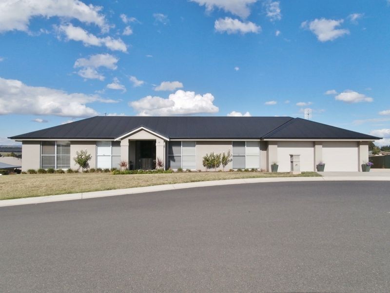 16 Quinn Court, Llanarth NSW 2795
