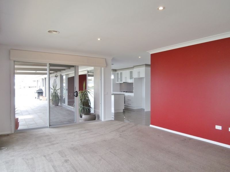 16 Quinn Court, Llanarth NSW 2795