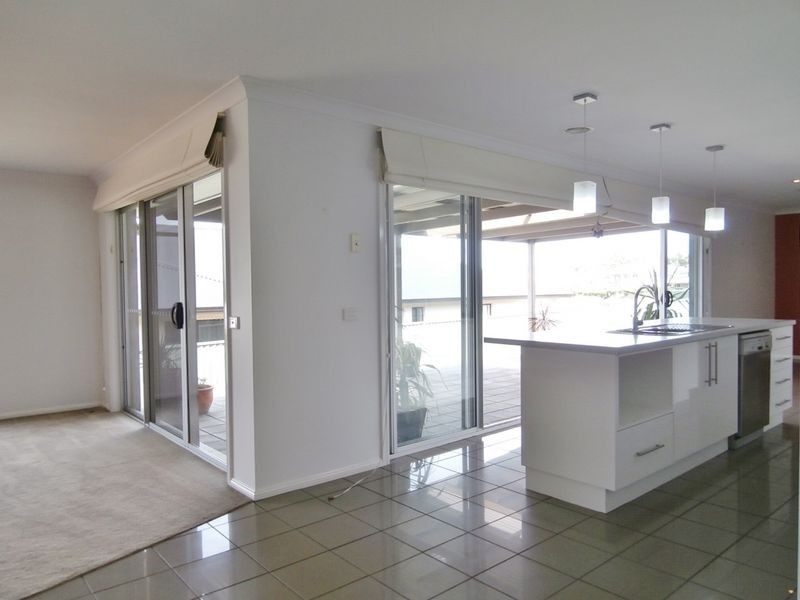 16 Quinn Court, Llanarth NSW 2795