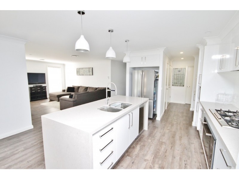 18 Coates Drive, Kelso NSW 2795