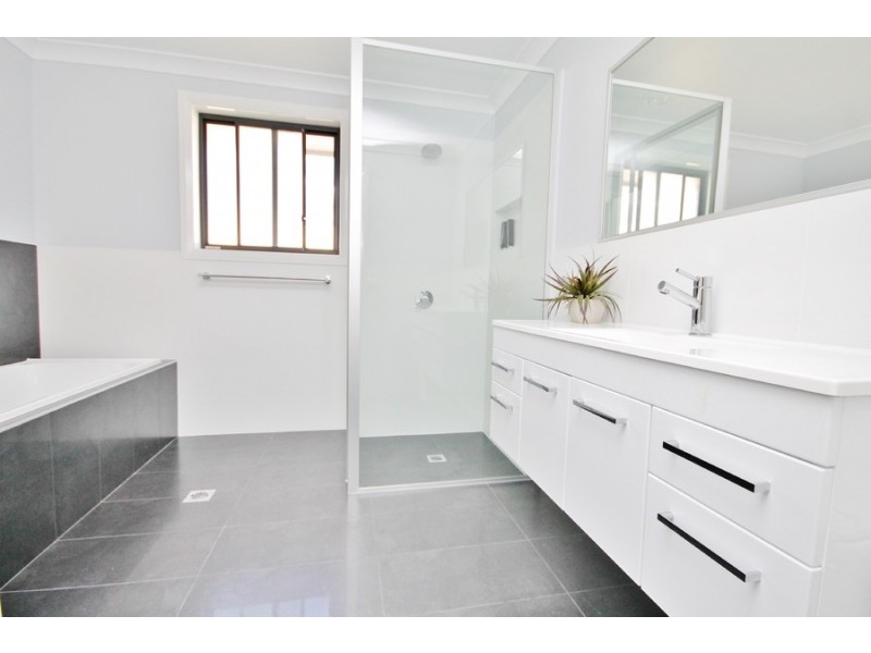 18 Coates Drive, Kelso NSW 2795