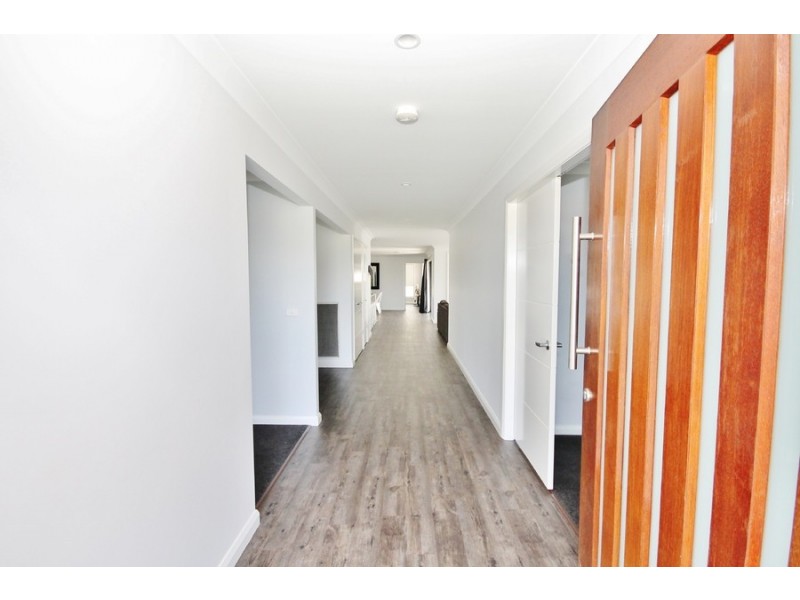 18 Coates Drive, Kelso NSW 2795