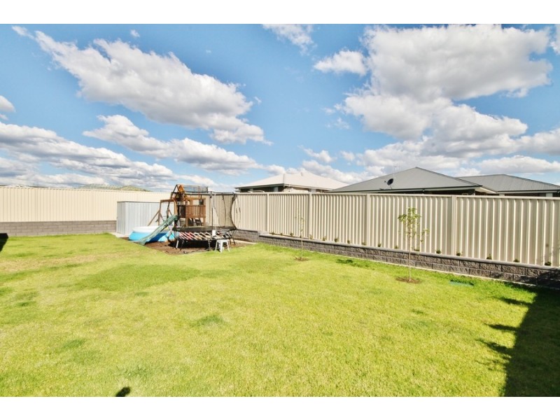 18 Coates Drive, Kelso NSW 2795