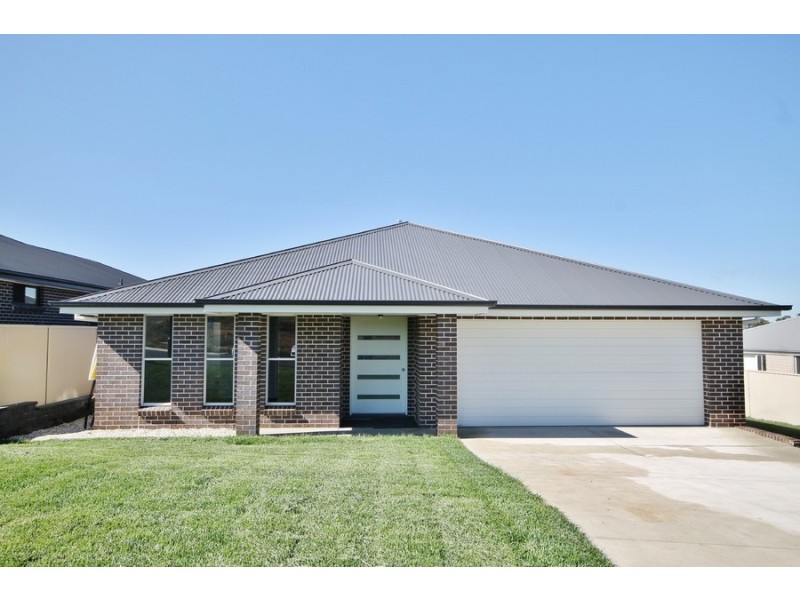 77 Graham Drive, Kelso NSW 2795