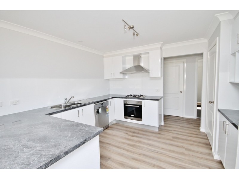 77 Graham Drive, Kelso NSW 2795