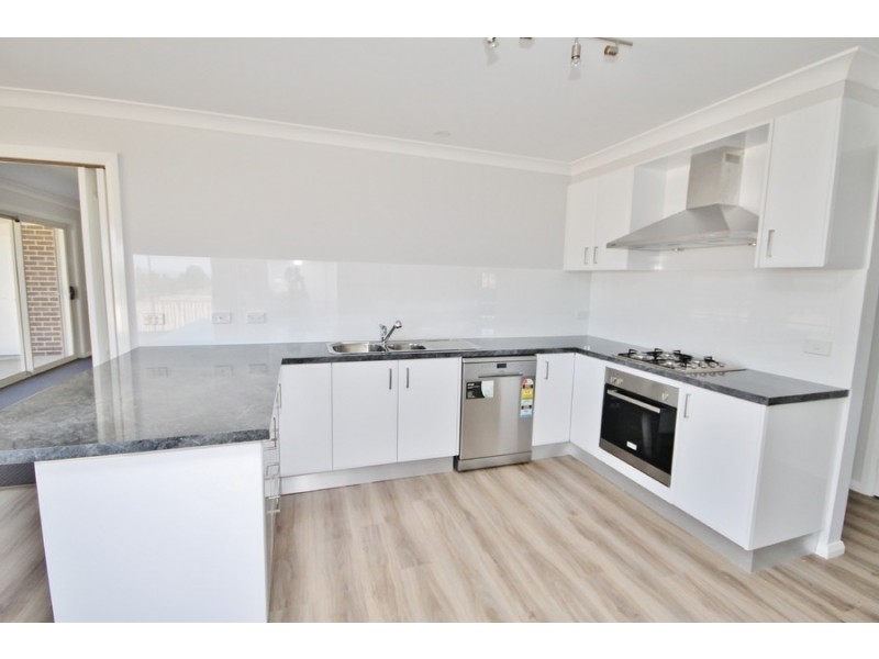 77 Graham Drive, Kelso NSW 2795