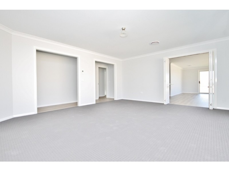 77 Graham Drive, Kelso NSW 2795