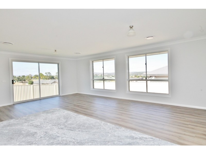 77 Graham Drive, Kelso NSW 2795