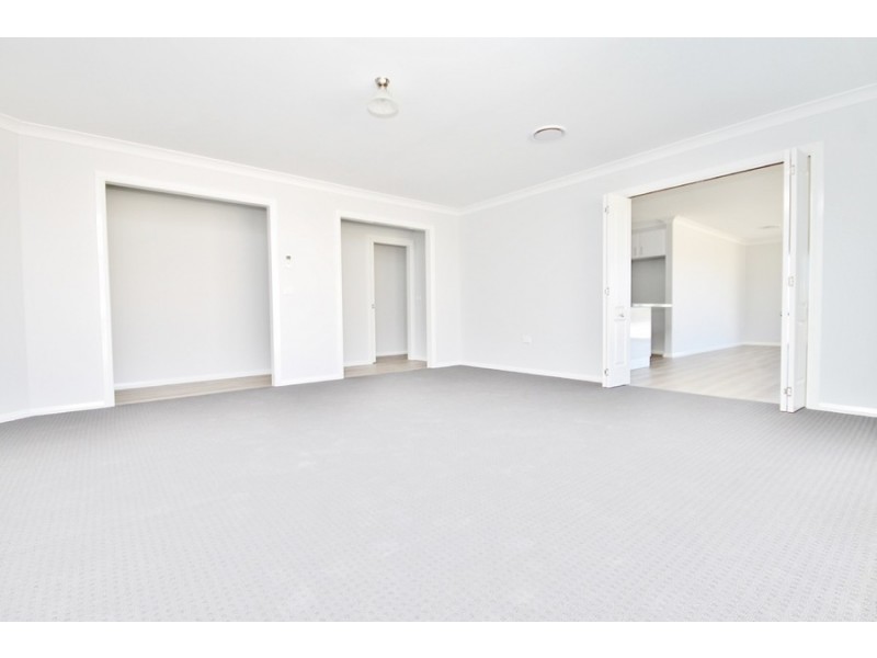 77 Graham Drive, Kelso NSW 2795