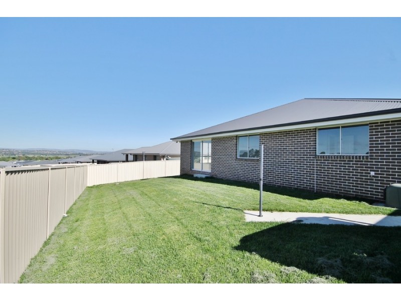 77 Graham Drive, Kelso NSW 2795