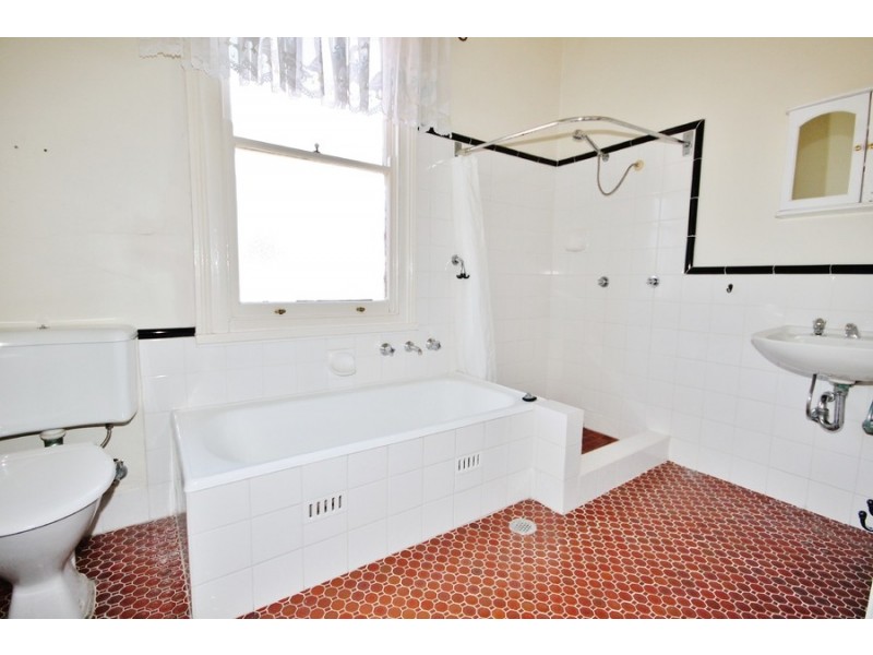 257 Russell Street, Bathurst NSW 2795