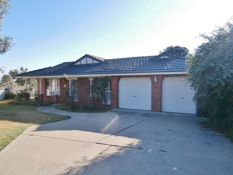 18 Hicks Close, Bathurst NSW 2795