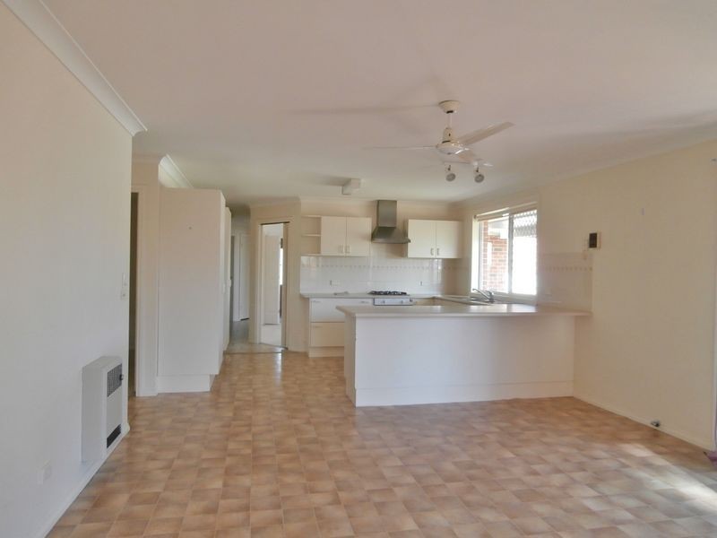 18 Hicks Close, Bathurst NSW 2795