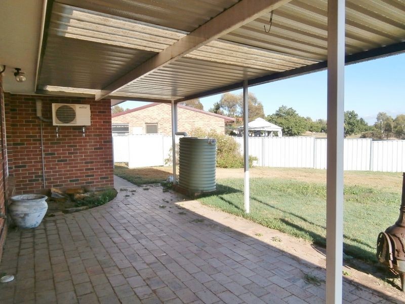 18 Hicks Close, Bathurst NSW 2795