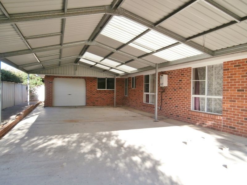 18 Hicks Close, Bathurst NSW 2795