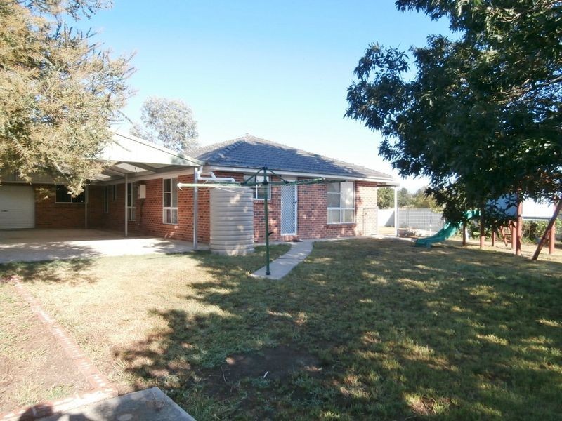 18 Hicks Close, Bathurst NSW 2795