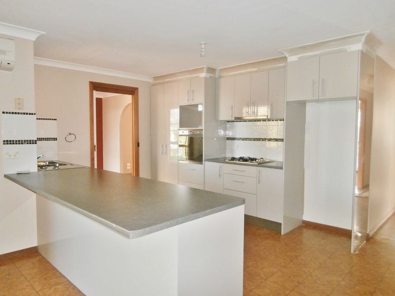 10 Barker Circuit, Kelso NSW 2795