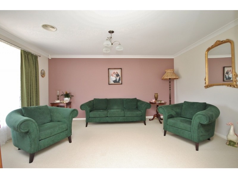 16 Willott Close, Eglinton NSW 2795