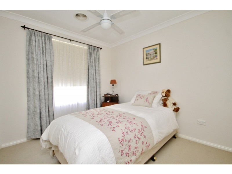 16 Willott Close, Eglinton NSW 2795
