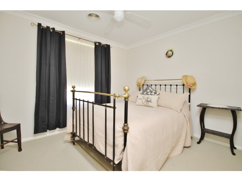 16 Willott Close, Eglinton NSW 2795