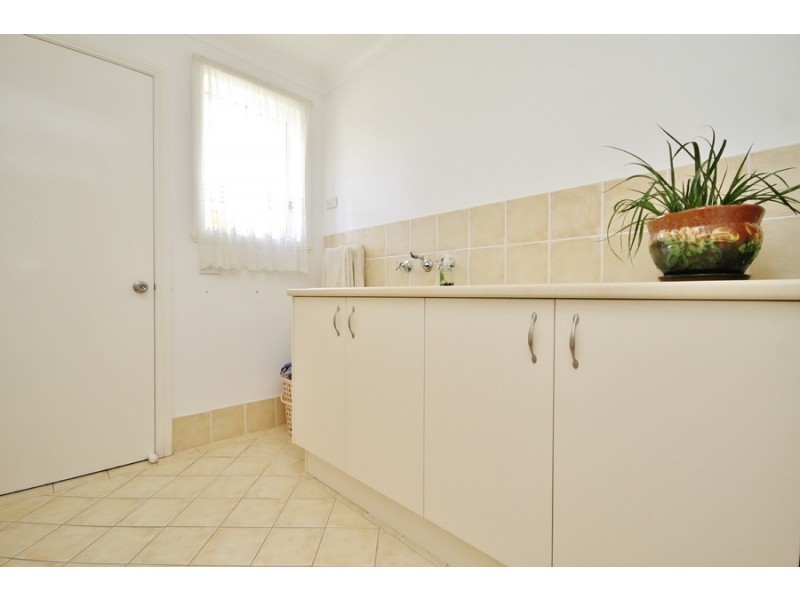 16 Willott Close, Eglinton NSW 2795